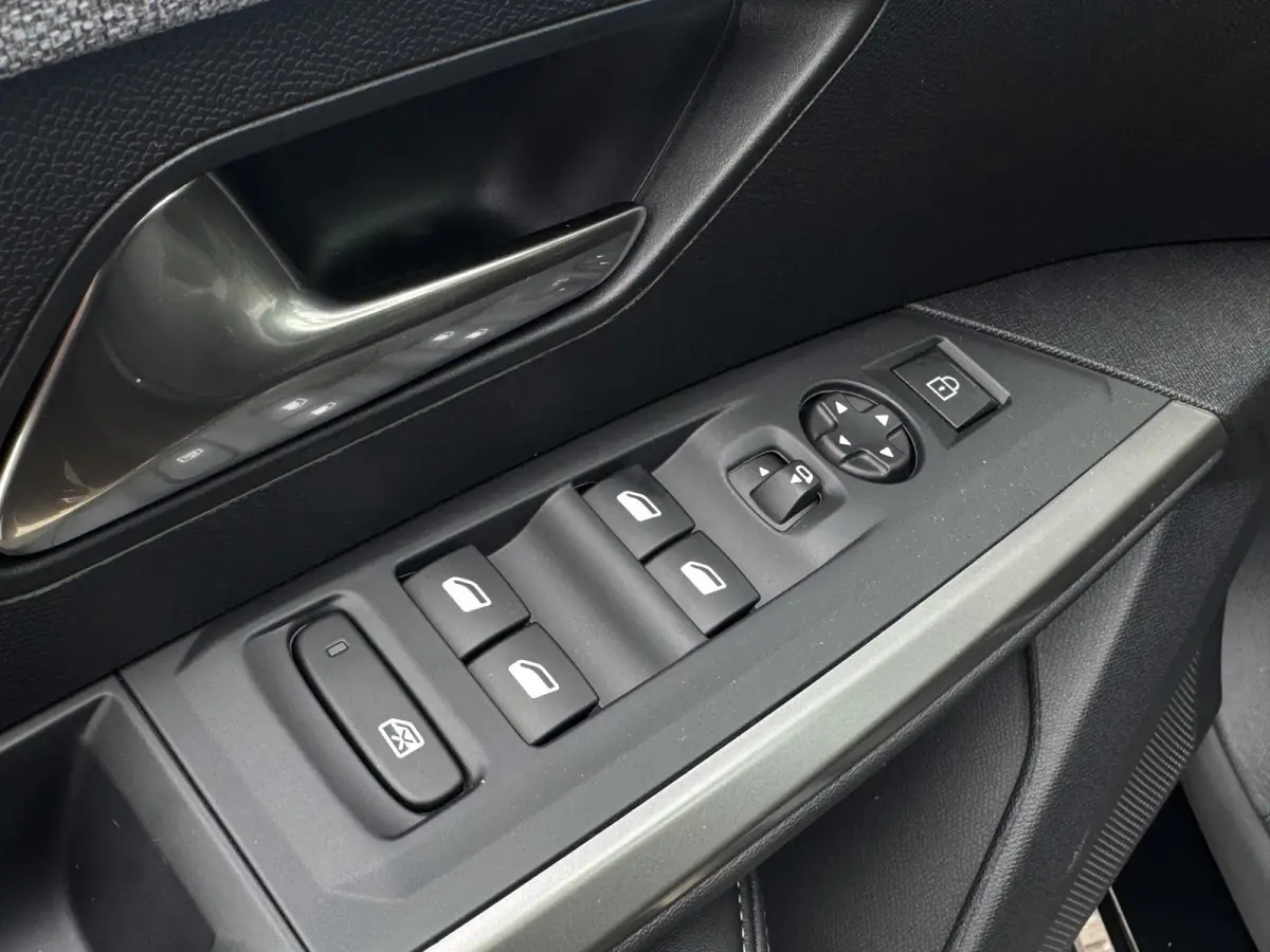 1.6 plug-in Hybrid 225 Allure | Stoelverwarming | 360 Camera | Navigatie | Adaptieve Cruise Control