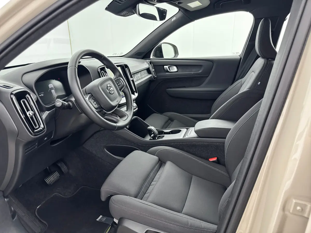 Single Motor Extended Range Plus 82 kWh | 19" Allseaso | Trekhaak | Adaptieve Cruise | BLIS | Stoel/Stuurverwarwarming | Keyless | Warmtepomp