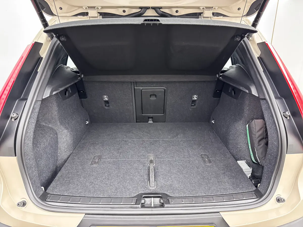 Single Motor Extended Range Plus 82 kWh | 19" Allseaso | Trekhaak | Adaptieve Cruise | BLIS | Stoel/Stuurverwarwarming | Keyless | Warmtepomp