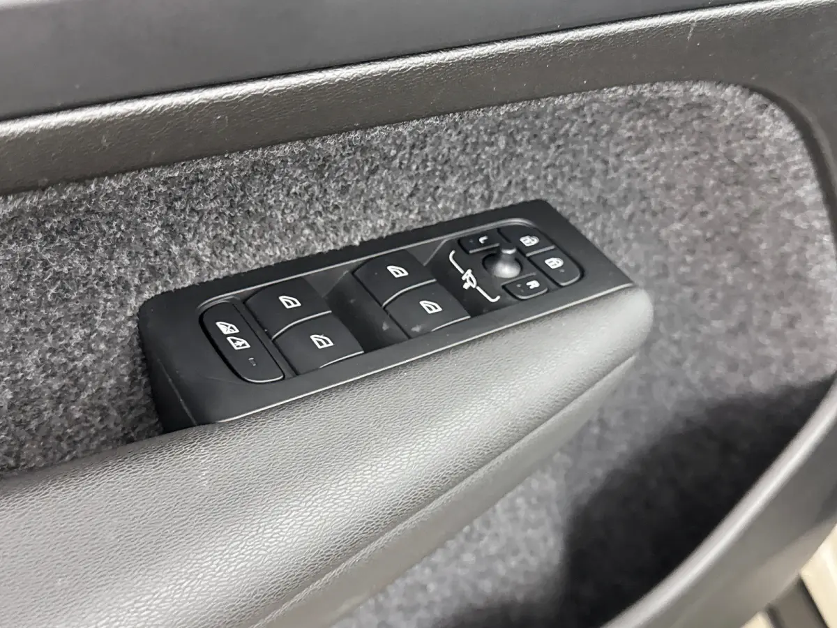 Single Motor Extended Range Plus 82 kWh | 19" Allseaso | Trekhaak | Adaptieve Cruise | BLIS | Stoel/Stuurverwarwarming | Keyless | Warmtepomp