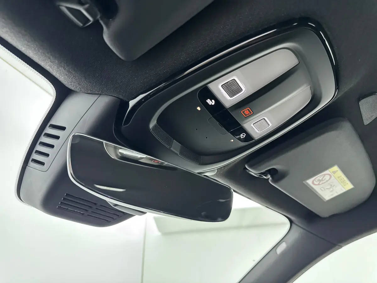 Single Motor Extended Range Plus 82 kWh | 19" Allseaso | Trekhaak | Adaptieve Cruise | BLIS | Stoel/Stuurverwarwarming | Keyless | Warmtepomp