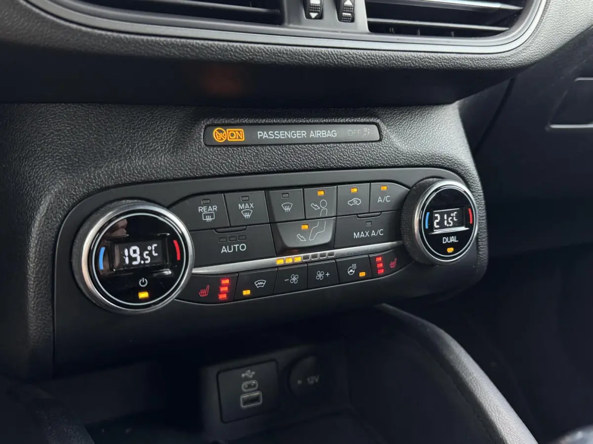 1.0 EcoBoost Hybrid ST Line Style | Carplay | Camera | Cruise | LED | DAB | Stoelverwarming | Sensoren