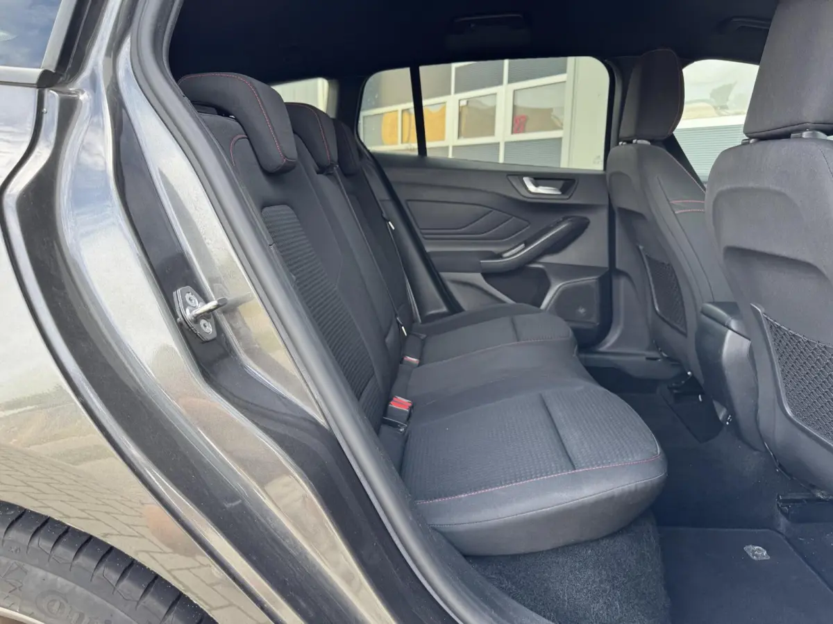 1.0 EcoBoost Hybrid ST Line Style | Carplay | Camera | Cruise | LED | DAB | Stoelverwarming | Sensoren
