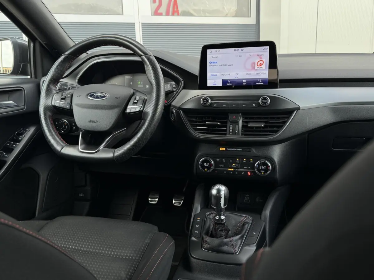 1.0 EcoBoost Hybrid ST Line Style | Carplay | Camera | Cruise | LED | DAB | Stoelverwarming | Sensoren