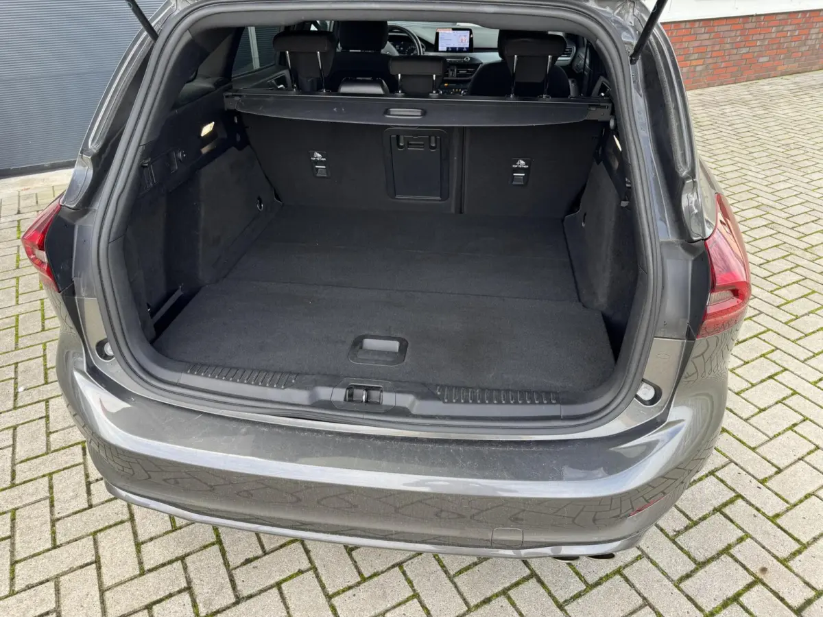 1.0 EcoBoost Hybrid ST Line Style | Carplay | Camera | Cruise | LED | DAB | Stoelverwarming | Sensoren