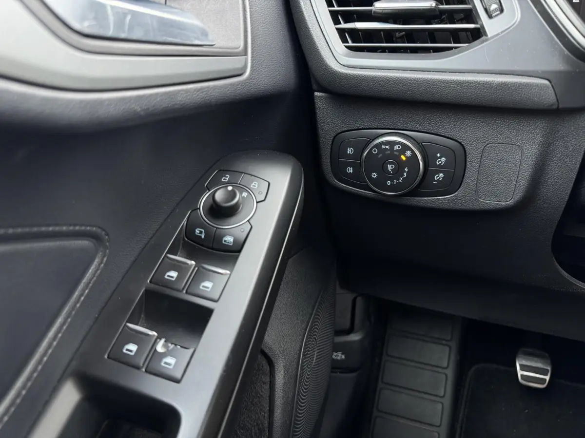 1.0 EcoBoost Hybrid ST Line Style | Carplay | Camera | Cruise | LED | DAB | Stoelverwarming | Sensoren