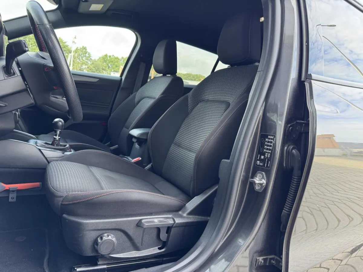 1.0 EcoBoost Hybrid ST Line Style | Carplay | Camera | Cruise | LED | DAB | Stoelverwarming | Sensoren