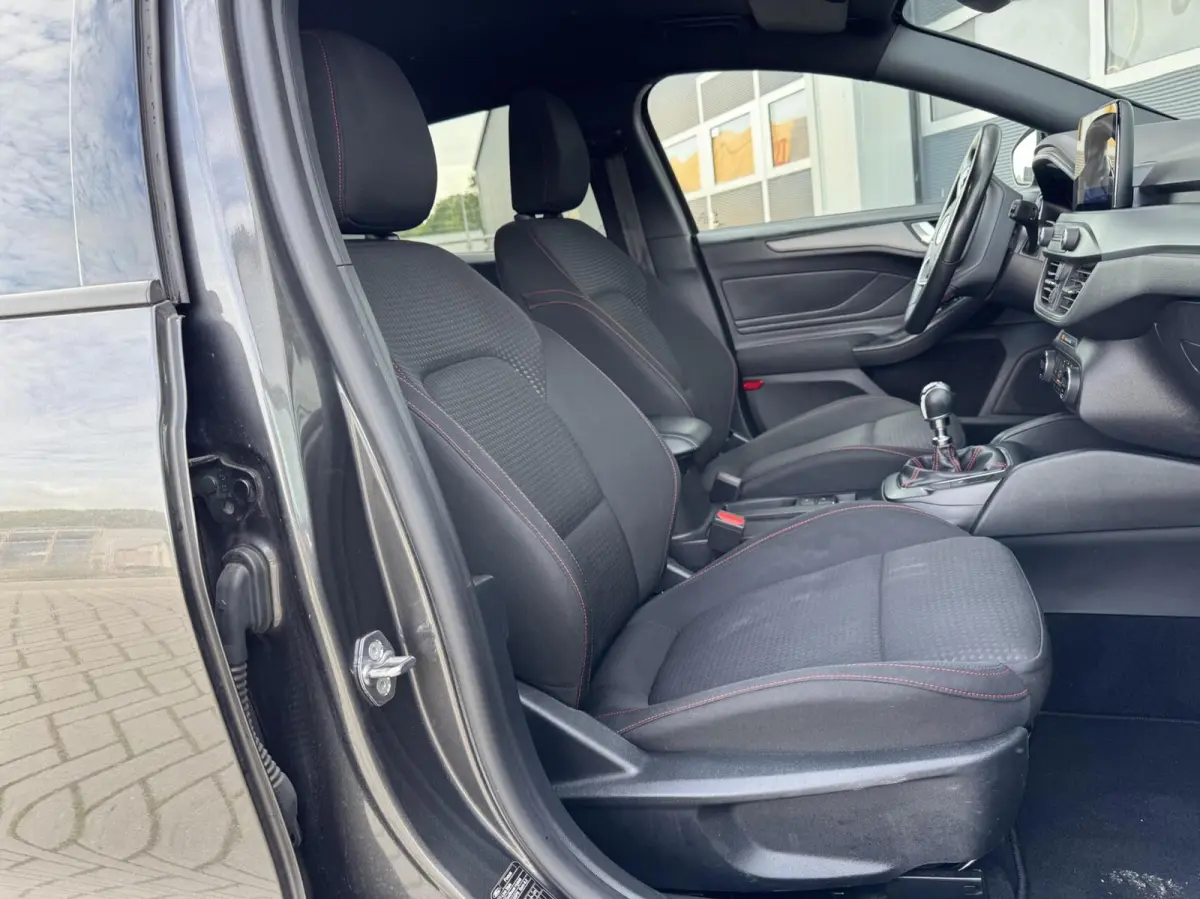 1.0 EcoBoost Hybrid ST Line Style | Carplay | Camera | Cruise | LED | DAB | Stoelverwarming | Sensoren