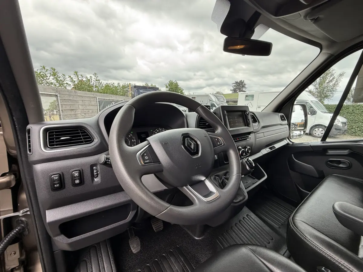 | HORSETRUCK | STX | STALLION 3XL | 2020 | HENGST | 66.064KM | 3-SEAT | MANUAL | L3 | 165PK | LUXE | BELGISCH KENTEKEN