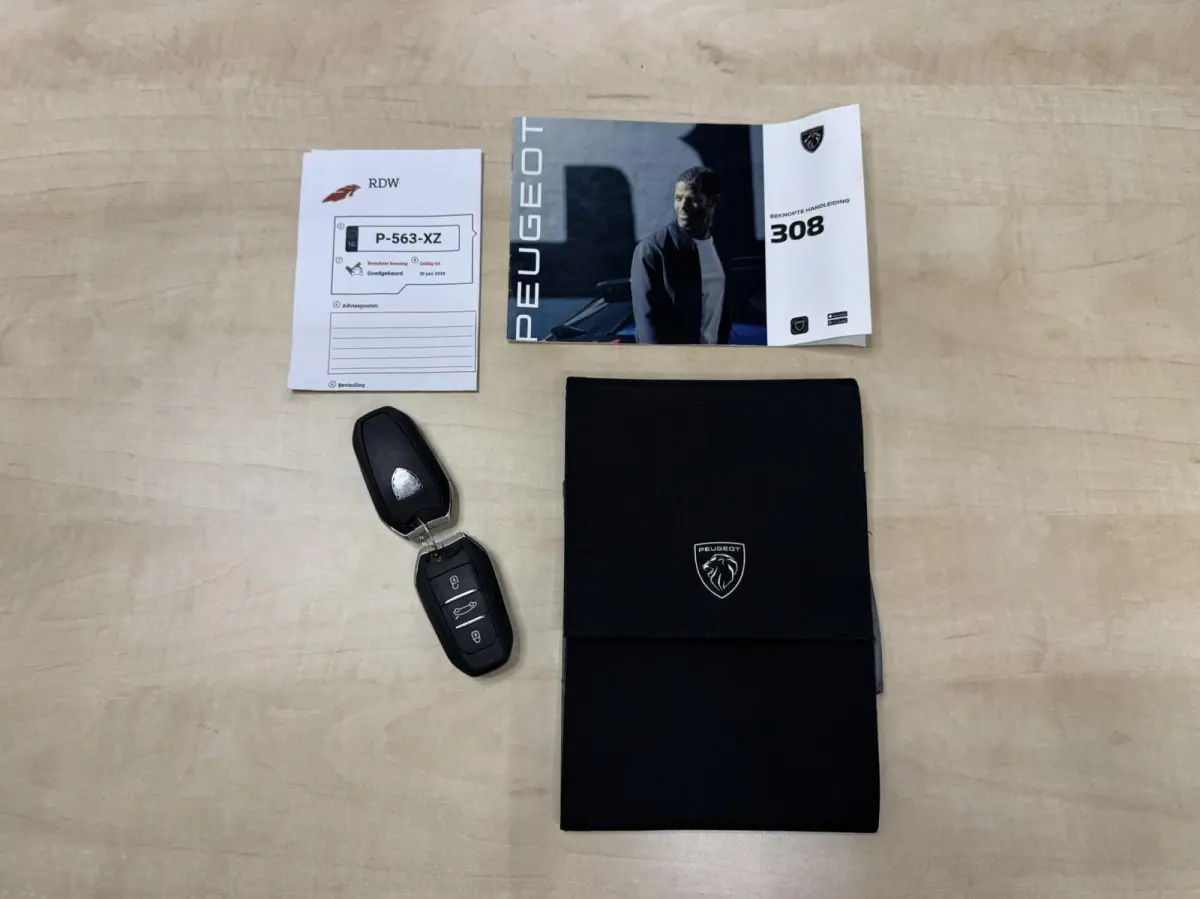 1.2 PureTech Active Pack Business | Carplay | Adaptive cruise | LED | DAB | Stoelverwarming | Sensoren