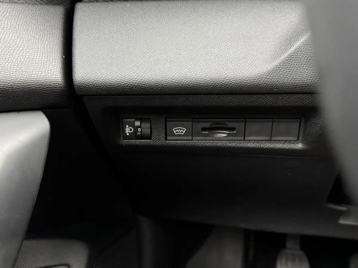 1.2 PureTech Active Pack Business | Carplay | Adaptive cruise | LED | DAB | Stoelverwarming | Sensoren