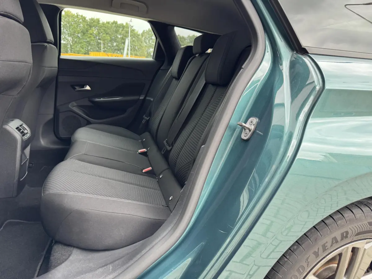 1.2 PureTech Active Pack Business | Carplay | Adaptive cruise | LED | DAB | Stoelverwarming | Sensoren