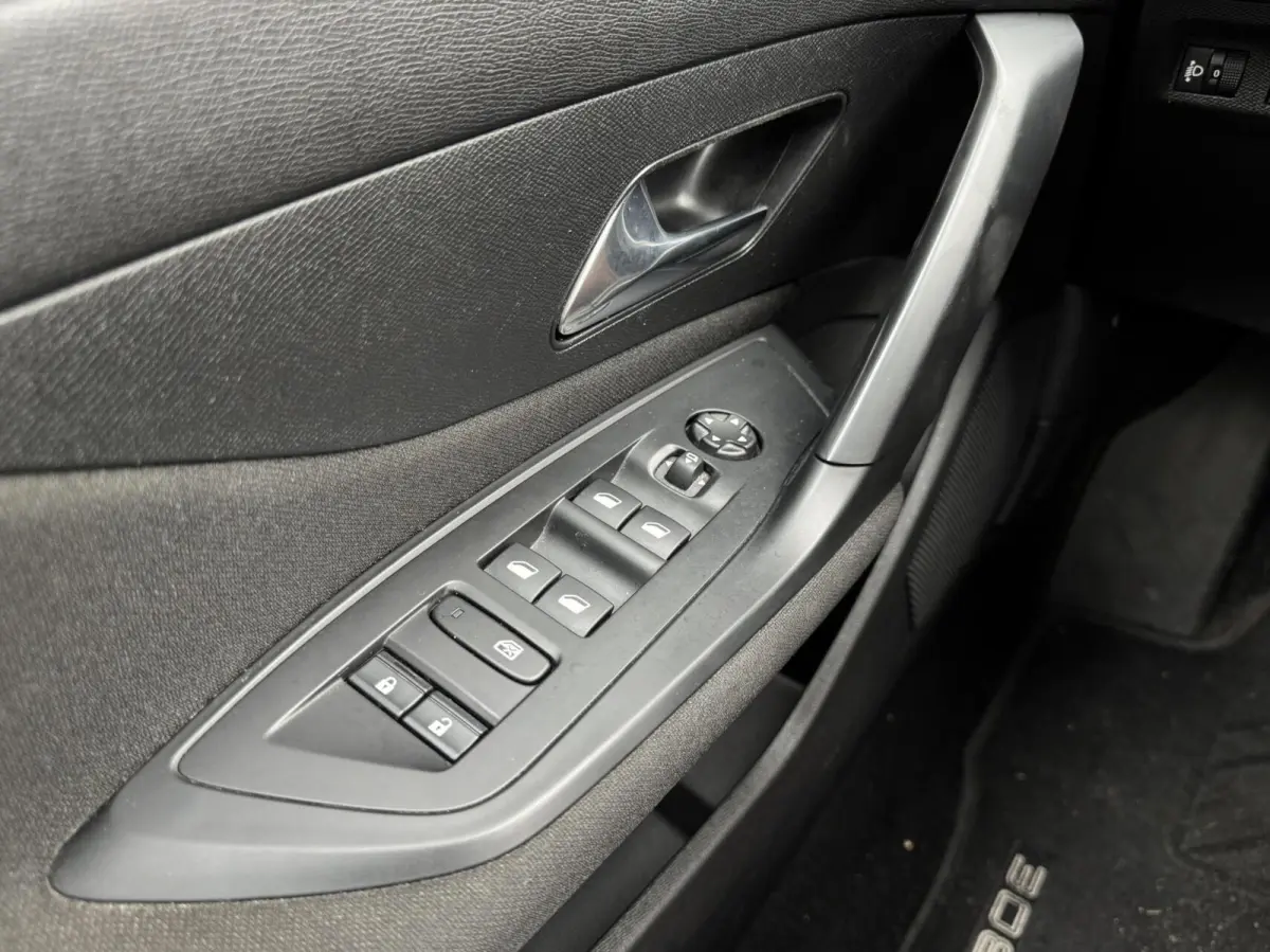 1.2 PureTech Active Pack Business | Carplay | Adaptive cruise | LED | DAB | Stoelverwarming | Sensoren