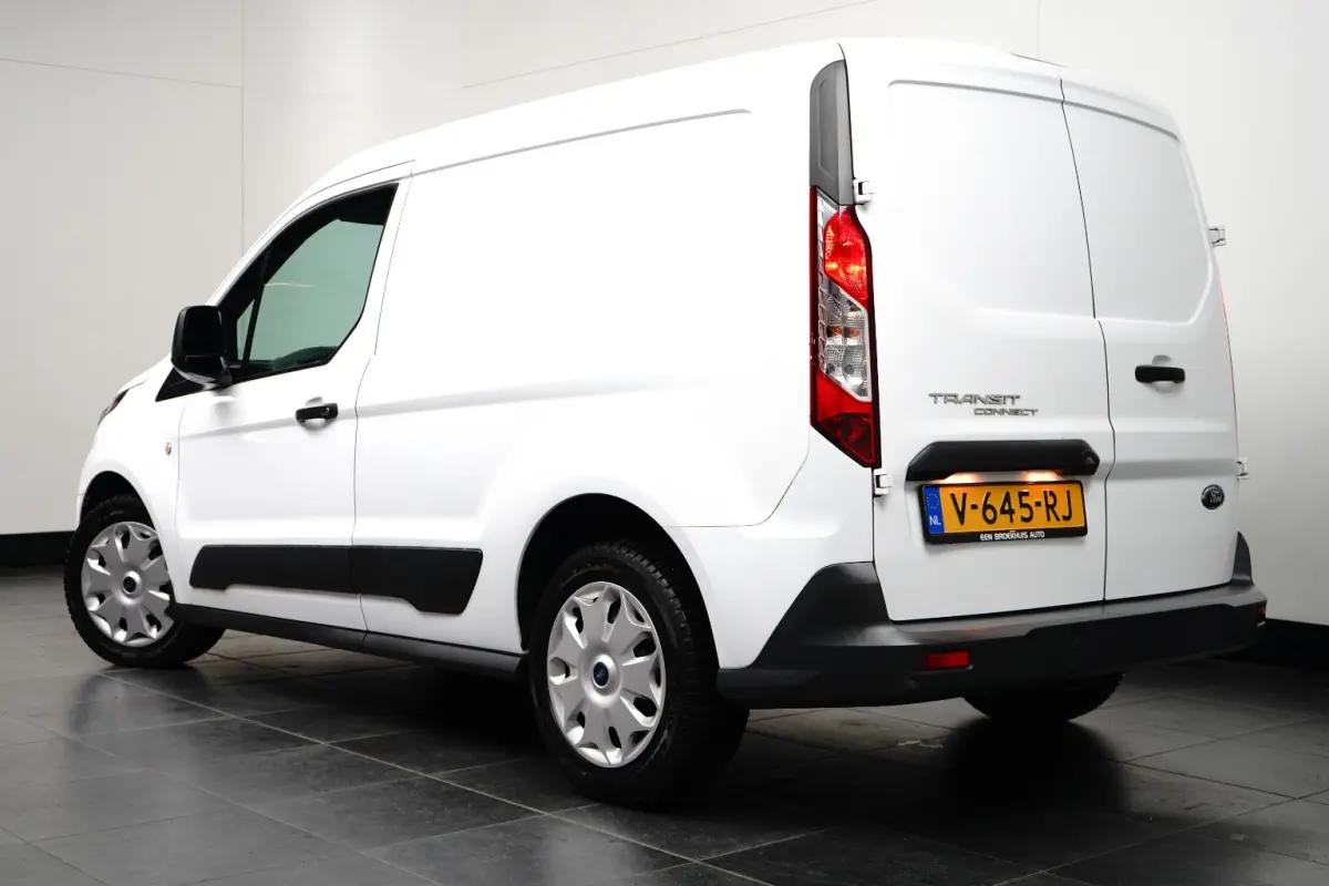 1.5 TDCI L1 Trend | 2 zitplaatsen rechtsvoor | Achteruitrijcamera | Airco