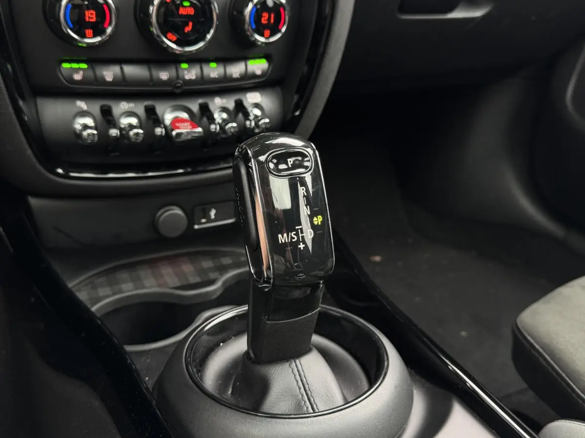 2.0 Cooper S ALL4 Chili Automaat | Panorama | Alcantara/Leder | Carplay | Head-up | LED | DAB | Sensoren