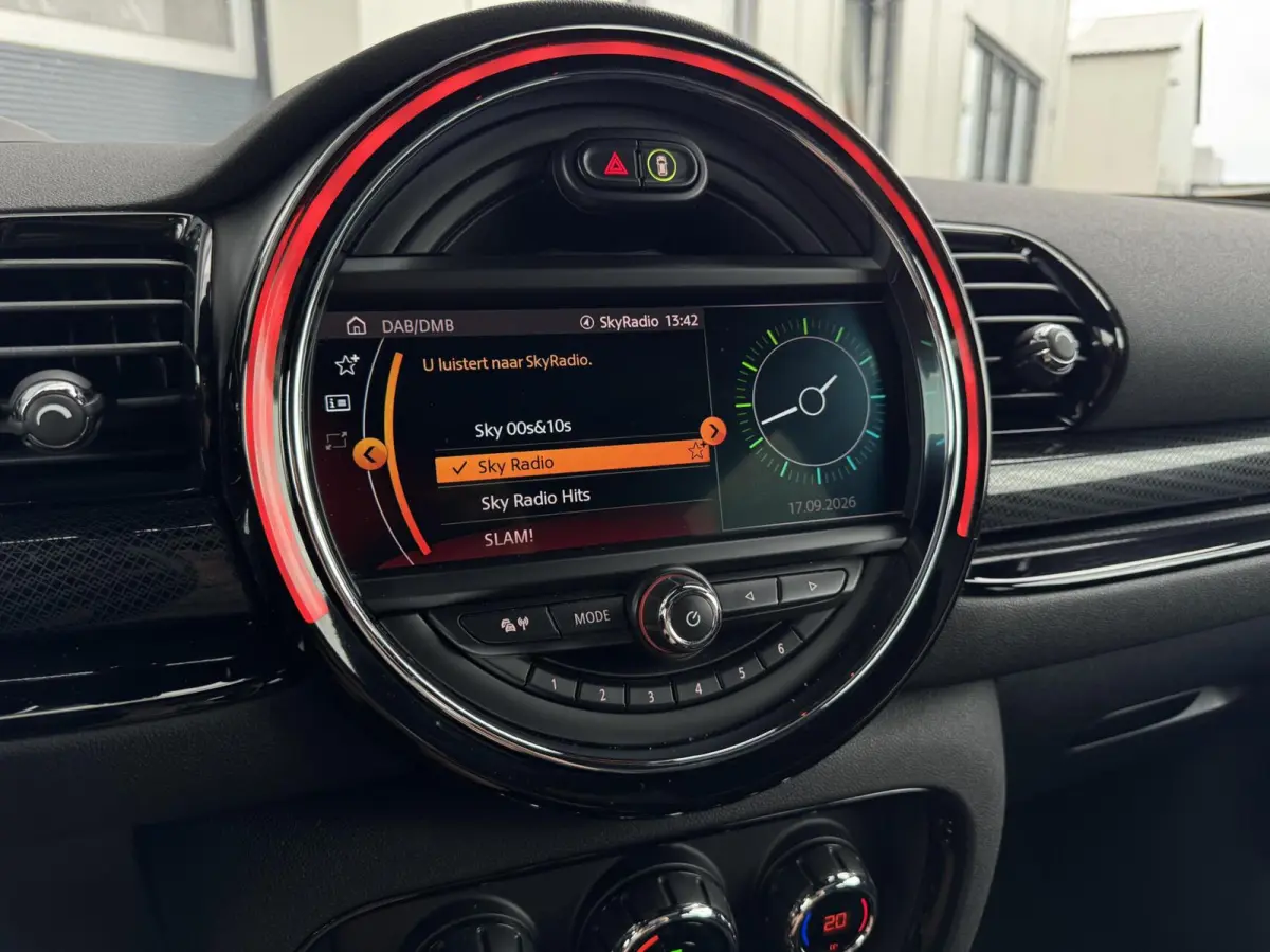 2.0 Cooper S ALL4 Chili Automaat | Panorama | Alcantara/Leder | Carplay | Head-up | LED | DAB | Sensoren