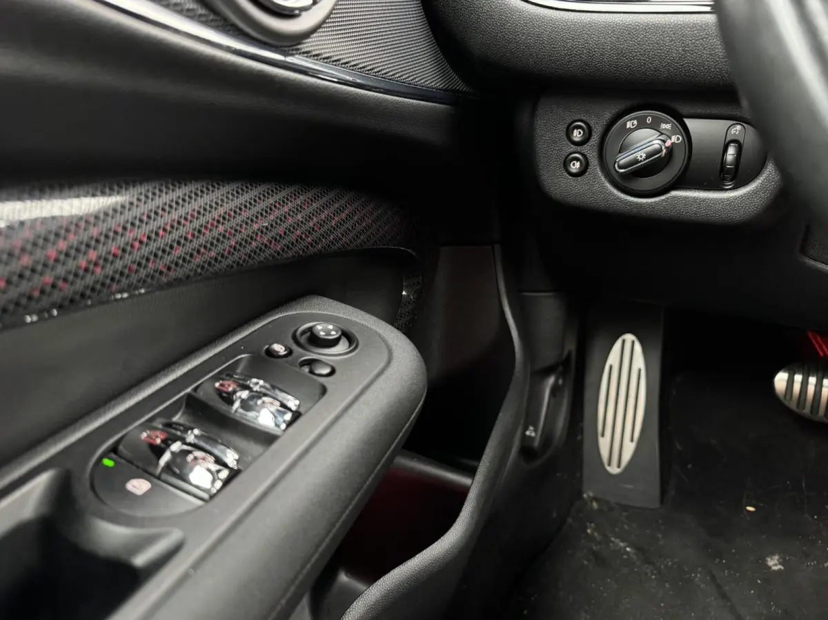 2.0 Cooper S ALL4 Chili Automaat | Panorama | Alcantara/Leder | Carplay | Head-up | LED | DAB | Sensoren
