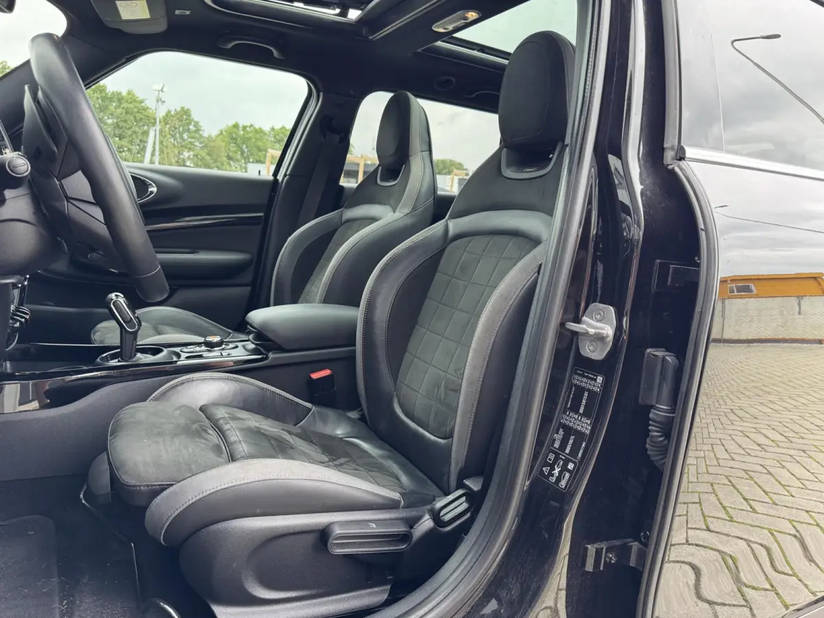 2.0 Cooper S ALL4 Chili Automaat | Panorama | Alcantara/Leder | Carplay | Head-up | LED | DAB | Sensoren