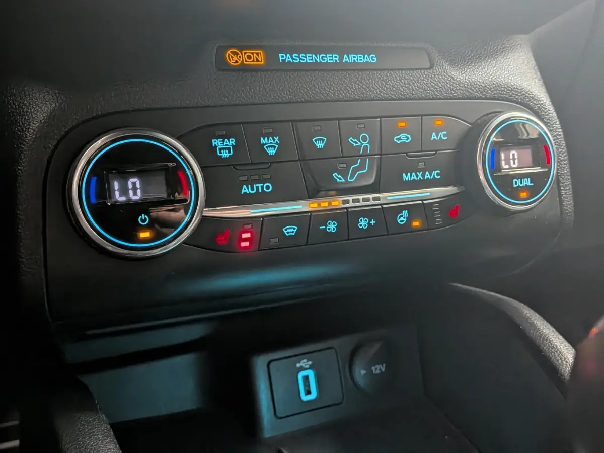 1.5 EcoBoost ST-Line Business | Achteruitrijcamera | Airco (automatisch) | Apple Carplay/Android Auto|telefoonintegratie premium
