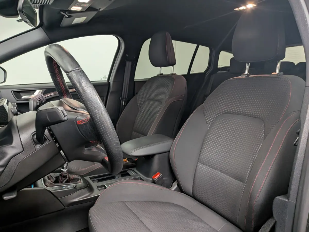 1.5 EcoBoost ST-Line Business | Achteruitrijcamera | Airco (automatisch) | Apple Carplay/Android Auto|telefoonintegratie premium