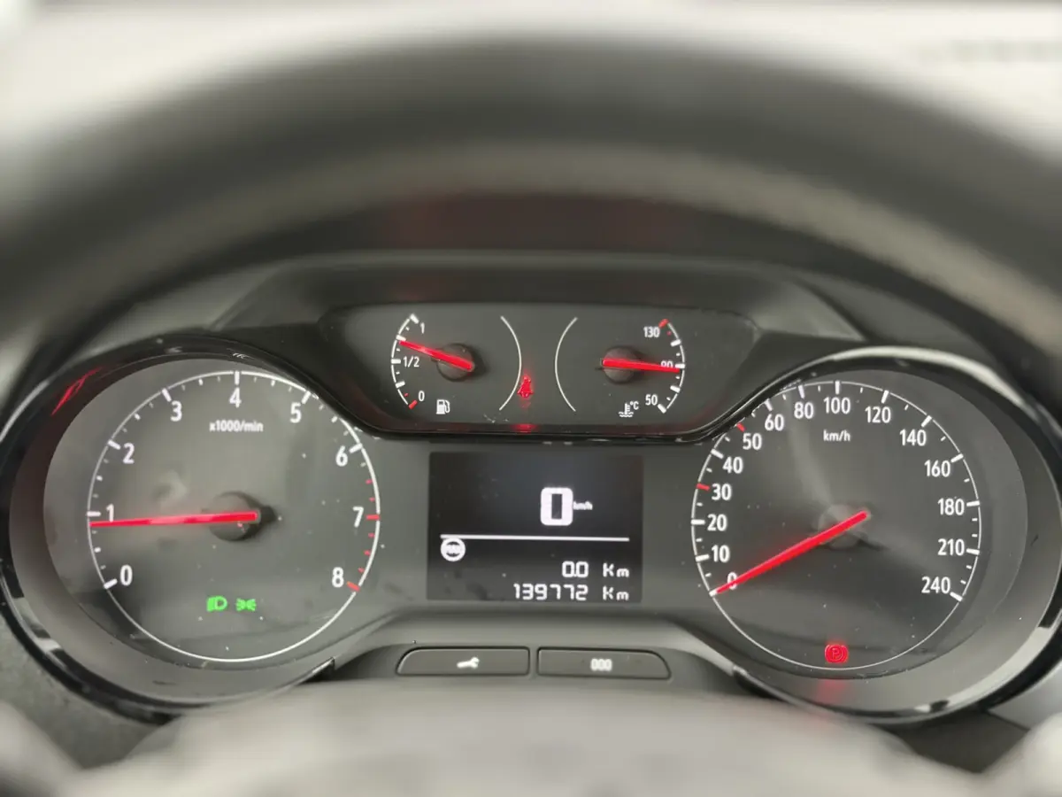 1.2 Turbo Online Edition 110pk | Apple Carplay/Android Auto | Cruise control | Dab | Lichtmetalen velgen 16" | Navigatiesysteem full map | Parkeersensor achter | Zeer nette auto!