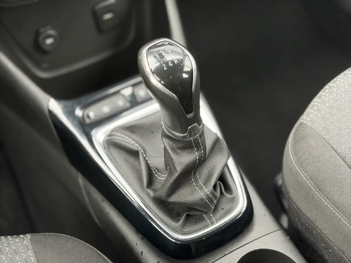 1.2 Turbo Online Edition 110pk | Apple Carplay/Android Auto | Cruise control | Dab | Lichtmetalen velgen 16" | Navigatiesysteem full map | Parkeersensor achter | Zeer nette auto!