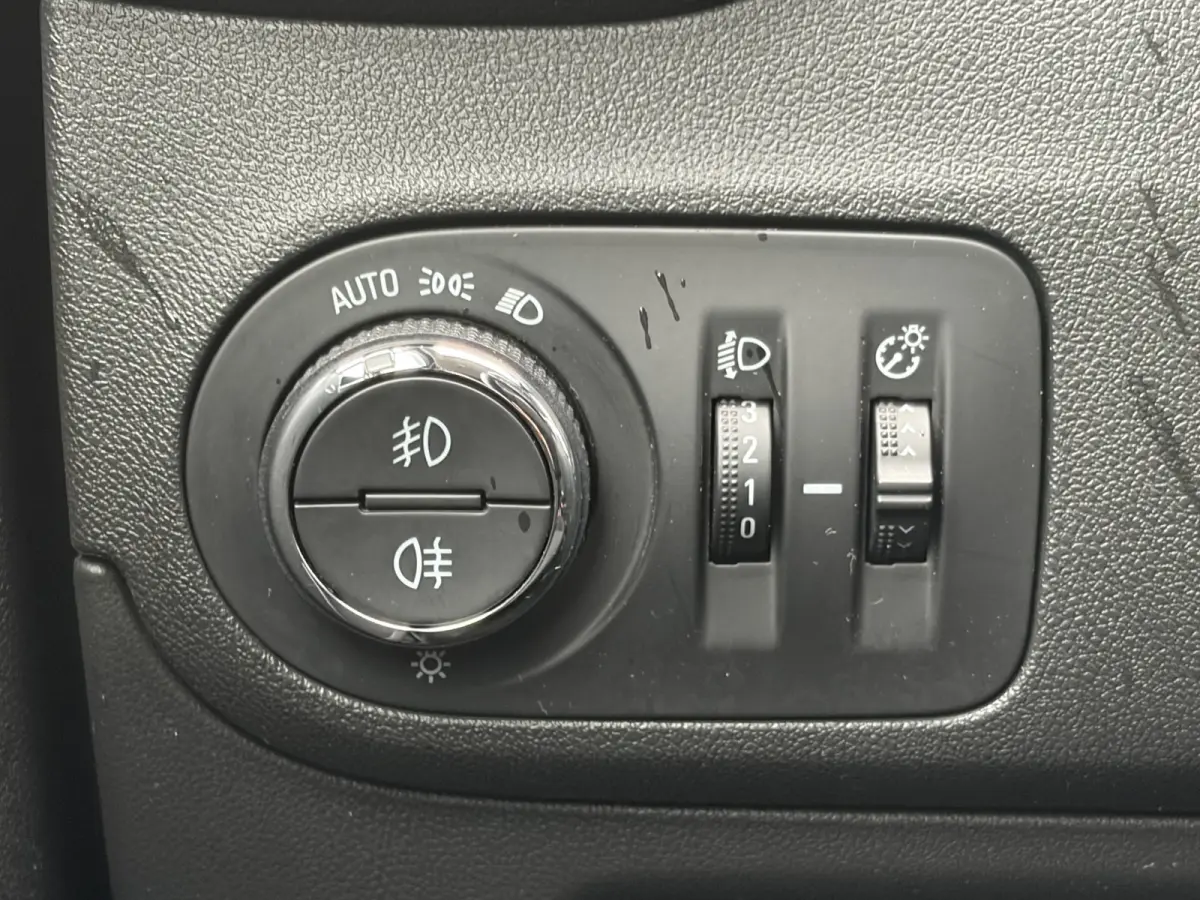 1.2 Turbo Online Edition 110pk | Apple Carplay/Android Auto | Cruise control | Dab | Lichtmetalen velgen 16" | Navigatiesysteem full map | Parkeersensor achter | Zeer nette auto!