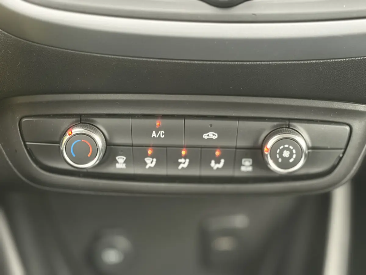 1.2 Turbo Online Edition 110pk | Apple Carplay/Android Auto | Cruise control | Dab | Lichtmetalen velgen 16" | Navigatiesysteem full map | Parkeersensor achter | Zeer nette auto!