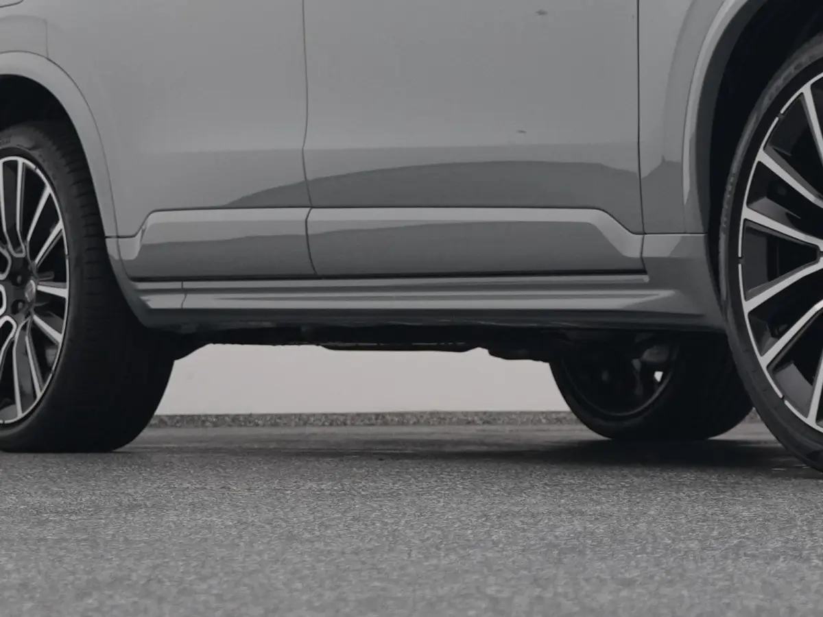 2.0 T8 Plug-in hybrid AWD Ultra Dark 7-Pers. | PANO | 360° | B&W | HUD | ADAPTIVE | MEMORY | LUCHTVERING | STOEL- EN STUURVERW. | STOELVENT. | TREKHAAK