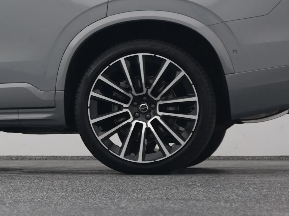2.0 T8 Plug-in hybrid AWD Ultra Dark 7-Pers. | PANO | 360° | B&W | HUD | ADAPTIVE | MEMORY | LUCHTVERING | STOEL- EN STUURVERW. | STOELVENT. | TREKHAAK