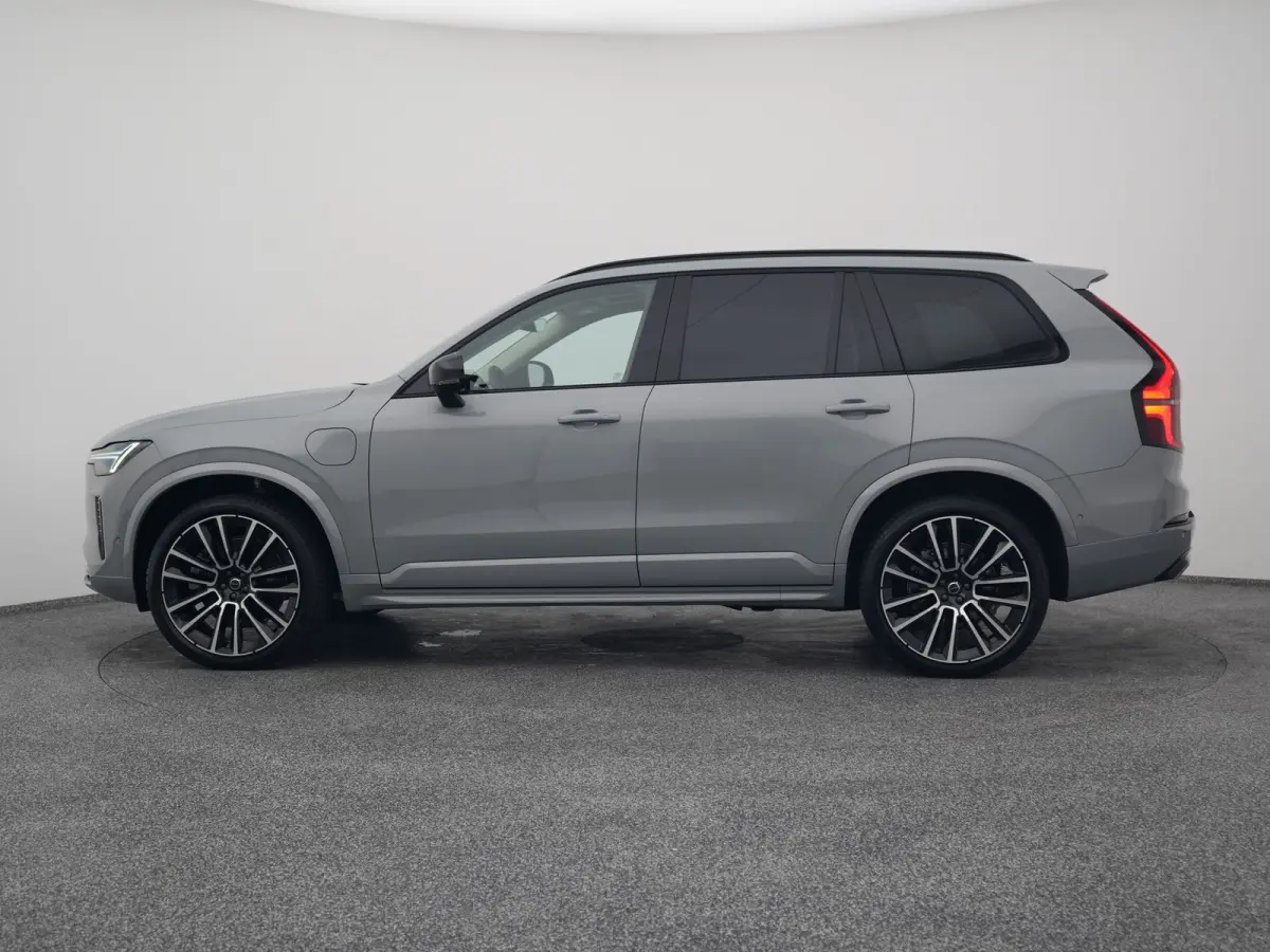 2.0 T8 Plug-in hybrid AWD Ultra Dark 7-Pers. | PANO | 360° | B&W | HUD | ADAPTIVE | MEMORY | LUCHTVERING | STOEL- EN STUURVERW. | STOELVENT. | TREKHAAK