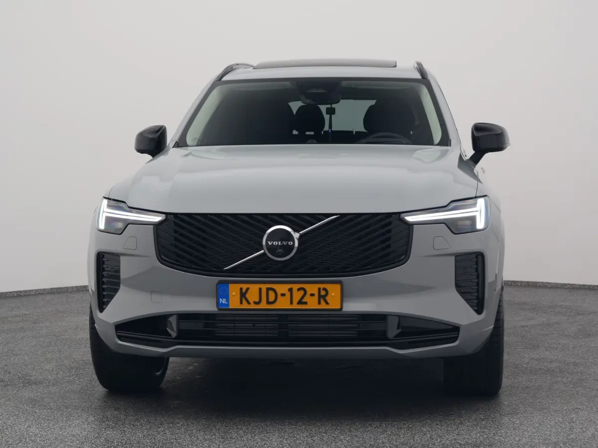 2.0 T8 Plug-in hybrid AWD Ultra Dark 7-Pers. | PANO | 360° | B&W | HUD | ADAPTIVE | MEMORY | LUCHTVERING | STOEL- EN STUURVERW. | STOELVENT. | TREKHAAK