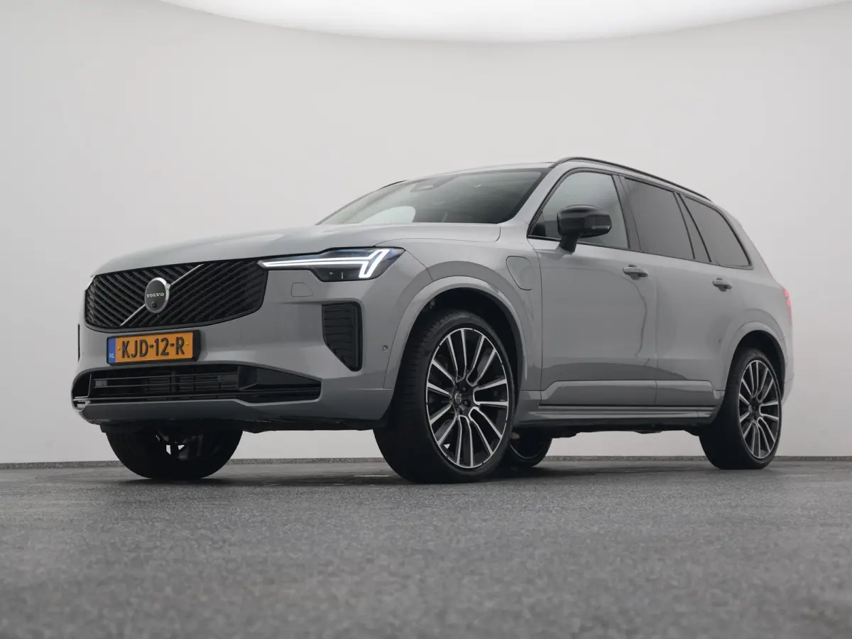 2.0 T8 Plug-in hybrid AWD Ultra Dark 7-Pers. | PANO | 360° | B&W | HUD | ADAPTIVE | MEMORY | LUCHTVERING | STOEL- EN STUURVERW. | STOELVENT. | TREKHAAK