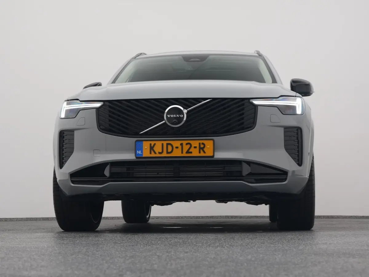2.0 T8 Plug-in hybrid AWD Ultra Dark 7-Pers. | PANO | 360° | B&W | HUD | ADAPTIVE | MEMORY | LUCHTVERING | STOEL- EN STUURVERW. | STOELVENT. | TREKHAAK