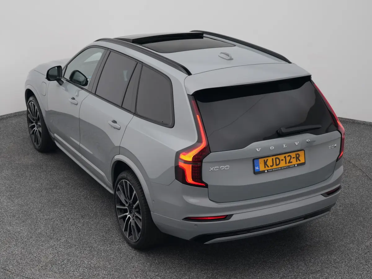 2.0 T8 Plug-in hybrid AWD Ultra Dark 7-Pers. | PANO | 360° | B&W | HUD | ADAPTIVE | MEMORY | LUCHTVERING | STOEL- EN STUURVERW. | STOELVENT. | TREKHAAK
