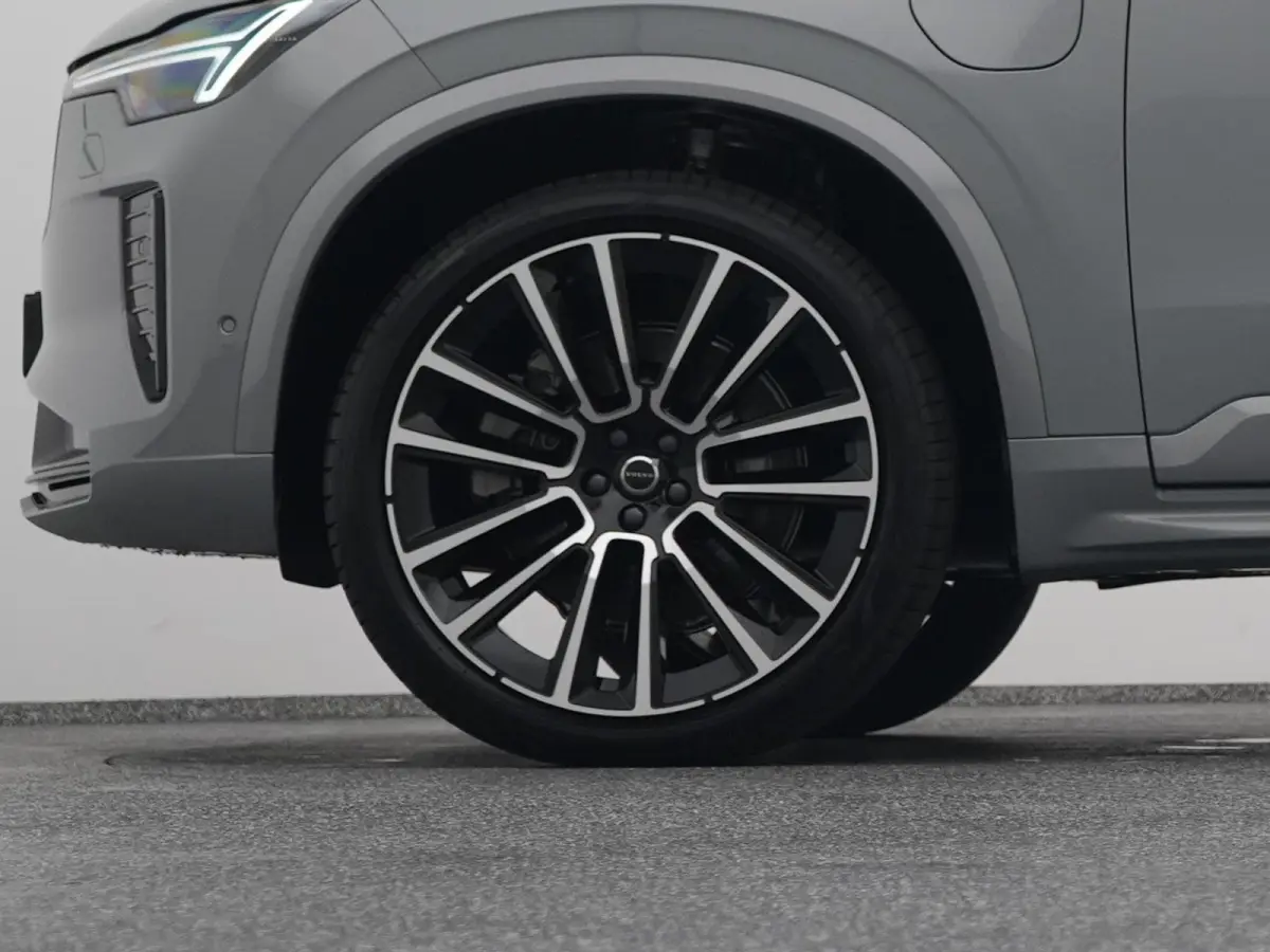2.0 T8 Plug-in hybrid AWD Ultra Dark 7-Pers. | PANO | 360° | B&W | HUD | ADAPTIVE | MEMORY | LUCHTVERING | STOEL- EN STUURVERW. | STOELVENT. | TREKHAAK