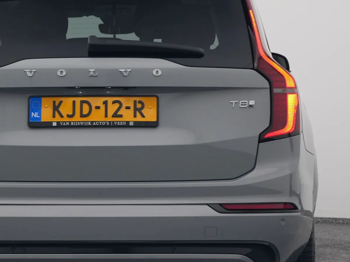 2.0 T8 Plug-in hybrid AWD Ultra Dark 7-Pers. | PANO | 360° | B&W | HUD | ADAPTIVE | MEMORY | LUCHTVERING | STOEL- EN STUURVERW. | STOELVENT. | TREKHAAK