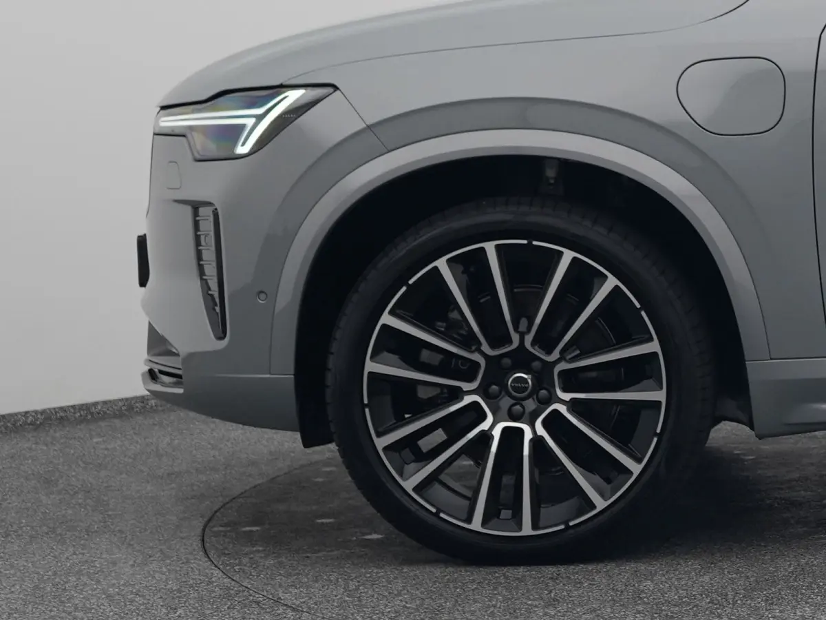 2.0 T8 Plug-in hybrid AWD Ultra Dark 7-Pers. | PANO | 360° | B&W | HUD | ADAPTIVE | MEMORY | LUCHTVERING | STOEL- EN STUURVERW. | STOELVENT. | TREKHAAK