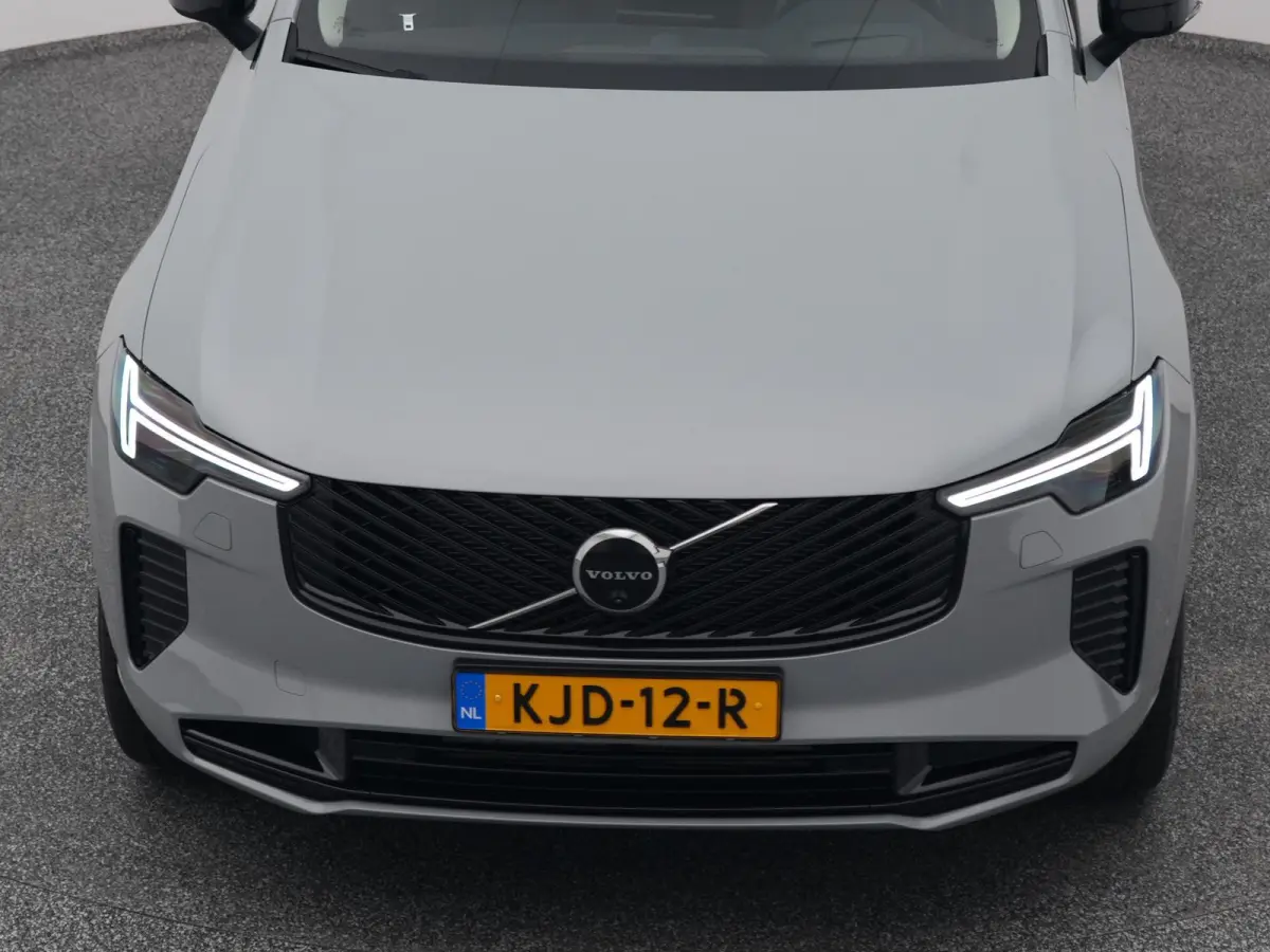 2.0 T8 Plug-in hybrid AWD Ultra Dark 7-Pers. | PANO | 360° | B&W | HUD | ADAPTIVE | MEMORY | LUCHTVERING | STOEL- EN STUURVERW. | STOELVENT. | TREKHAAK