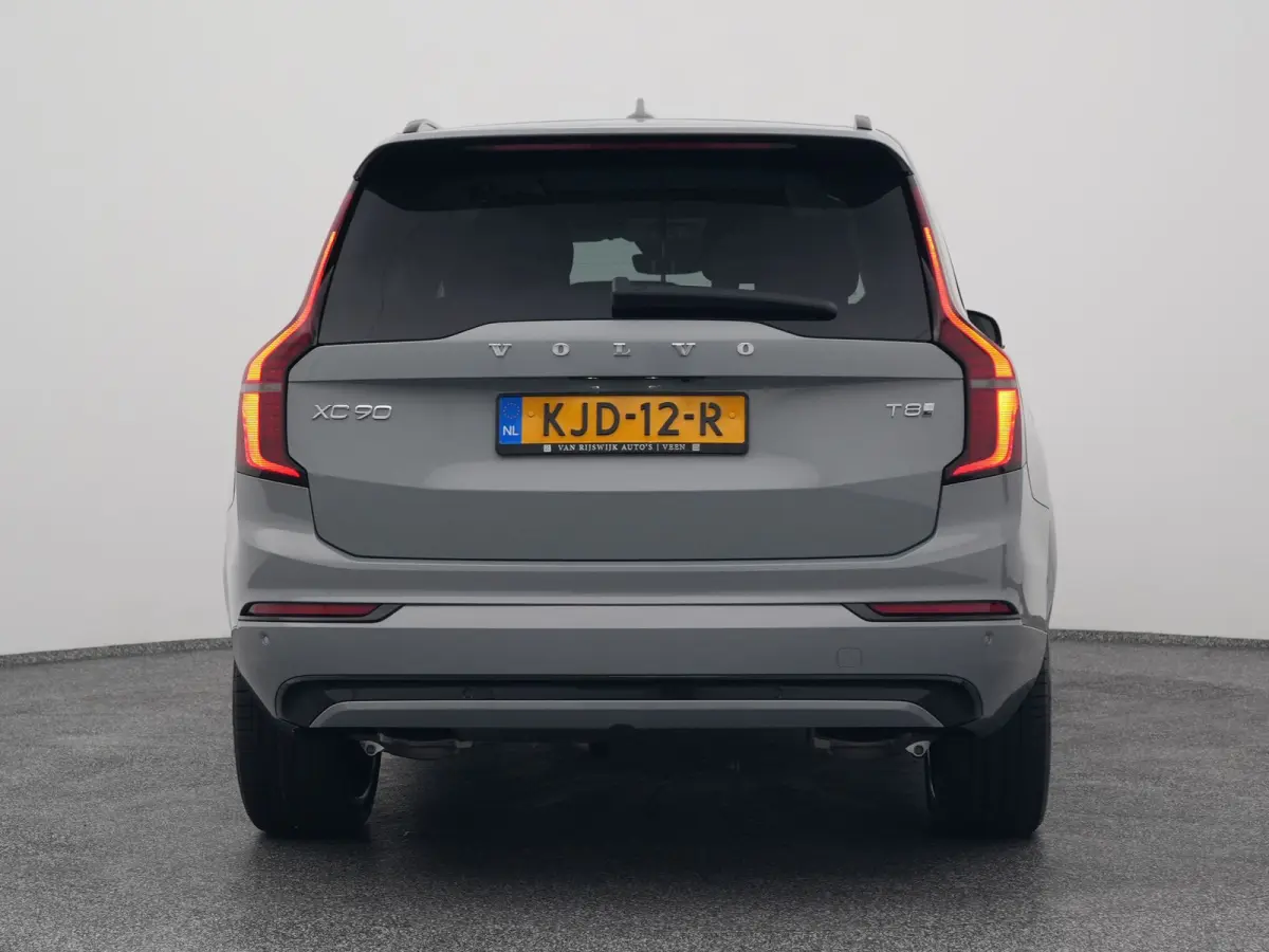 2.0 T8 Plug-in hybrid AWD Ultra Dark 7-Pers. | PANO | 360° | B&W | HUD | ADAPTIVE | MEMORY | LUCHTVERING | STOEL- EN STUURVERW. | STOELVENT. | TREKHAAK