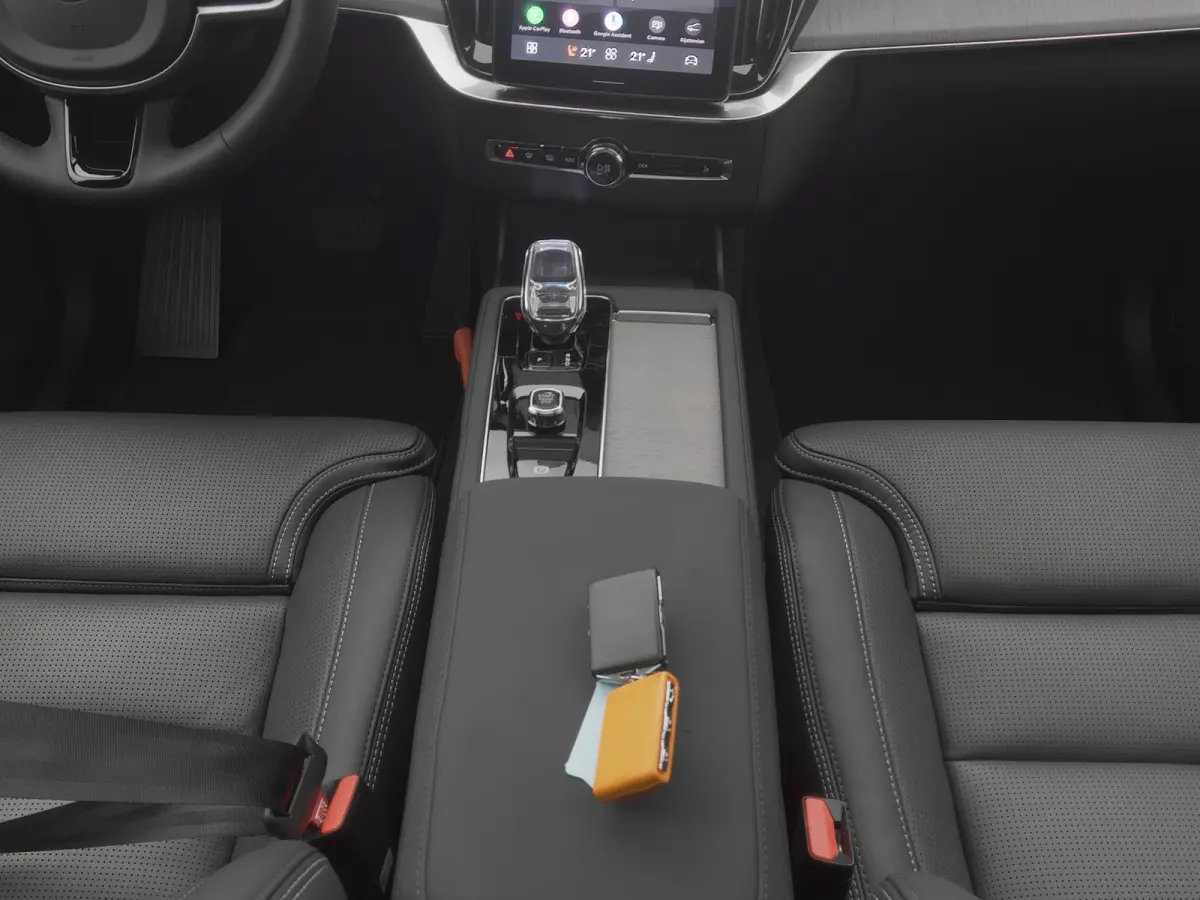 2.0 T8 Plug-in hybrid AWD Ultra Dark 7-Pers. | PANO | 360° | B&W | HUD | ADAPTIVE | MEMORY | LUCHTVERING | STOEL- EN STUURVERW. | STOELVENT. | TREKHAAK