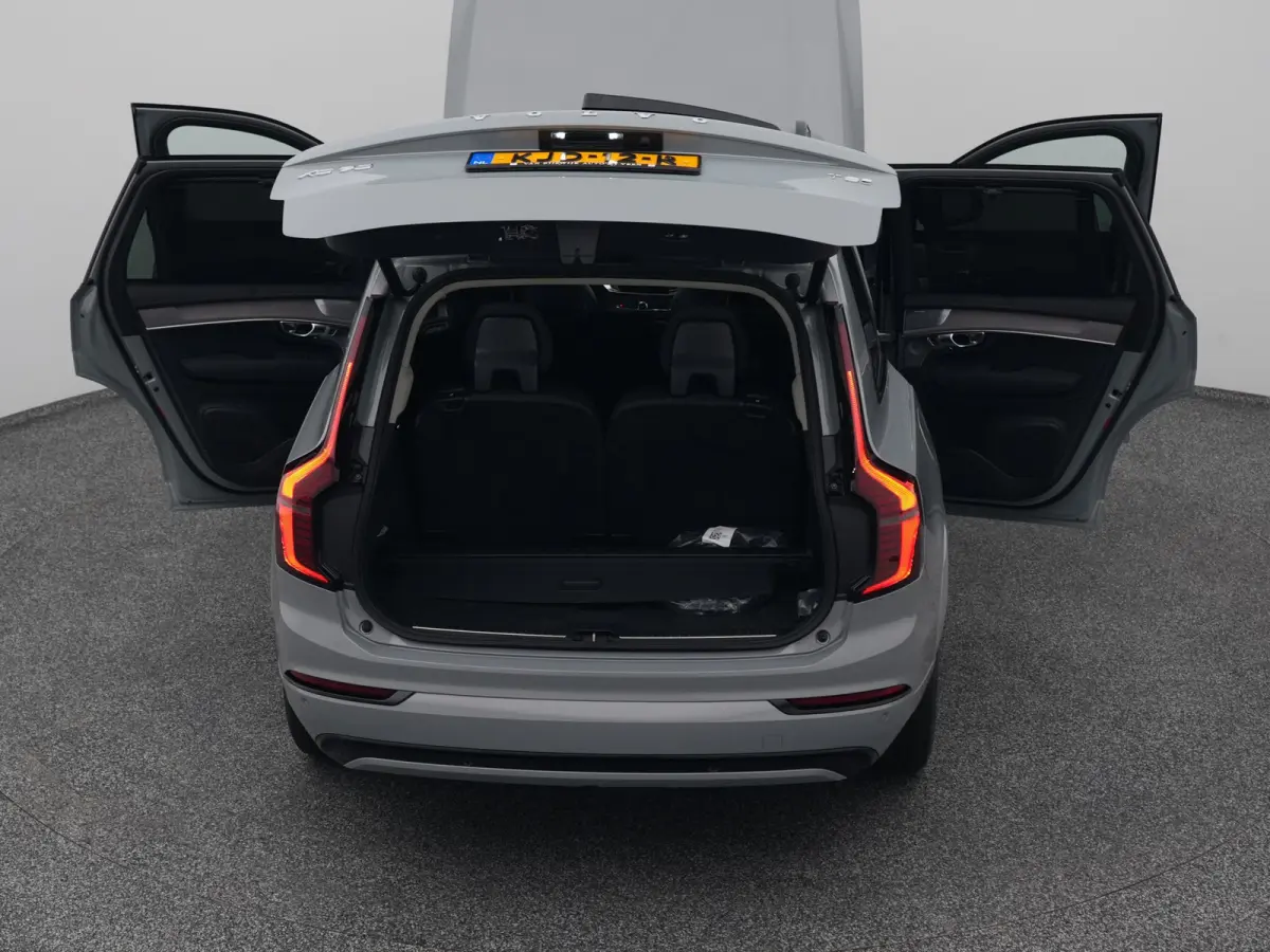 2.0 T8 Plug-in hybrid AWD Ultra Dark 7-Pers. | PANO | 360° | B&W | HUD | ADAPTIVE | MEMORY | LUCHTVERING | STOEL- EN STUURVERW. | STOELVENT. | TREKHAAK