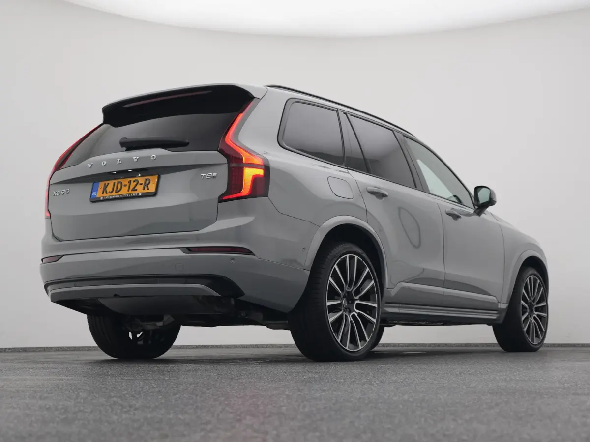 2.0 T8 Plug-in hybrid AWD Ultra Dark 7-Pers. | PANO | 360° | B&W | HUD | ADAPTIVE | MEMORY | LUCHTVERING | STOEL- EN STUURVERW. | STOELVENT. | TREKHAAK
