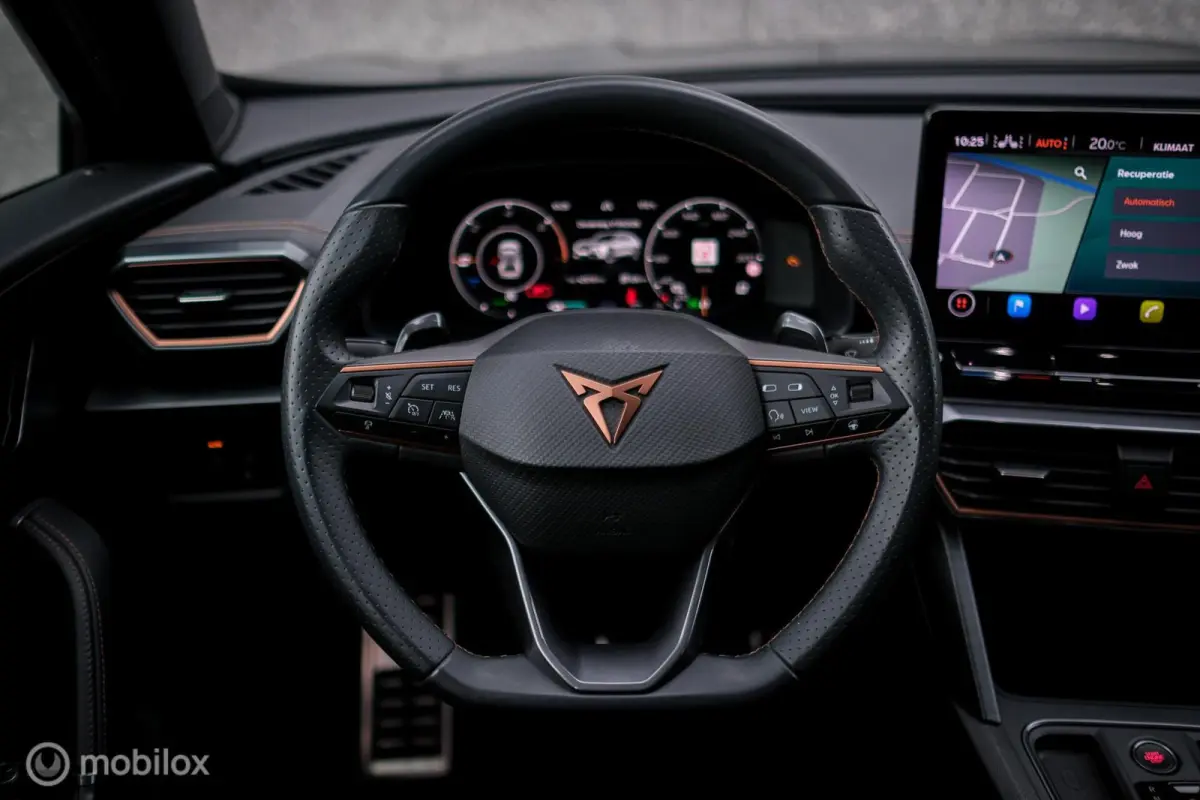 1.4 e-Hybrid VZ Performance | Kuipstoelen | Camera | Asphalt blue | Ambiance light | Adaptive | Verwarmd stuurwiel + stoelen | Virtual cockpit |
