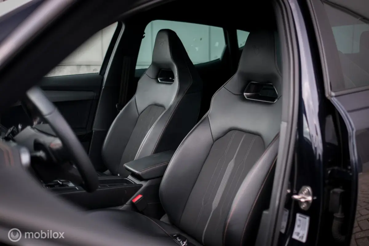 1.4 e-Hybrid VZ Performance | Kuipstoelen | Camera | Asphalt blue | Ambiance light | Adaptive | Verwarmd stuurwiel + stoelen | Virtual cockpit |