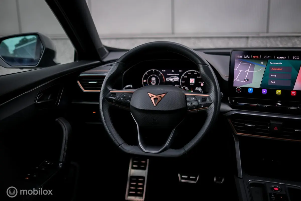 1.4 e-Hybrid VZ Performance | Kuipstoelen | Camera | Asphalt blue | Ambiance light | Adaptive | Verwarmd stuurwiel + stoelen | Virtual cockpit |
