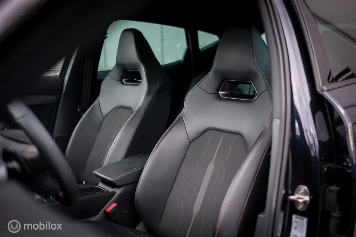1.4 e-Hybrid VZ Performance | Kuipstoelen | Camera | Asphalt blue | Ambiance light | Adaptive | Verwarmd stuurwiel + stoelen | Virtual cockpit |