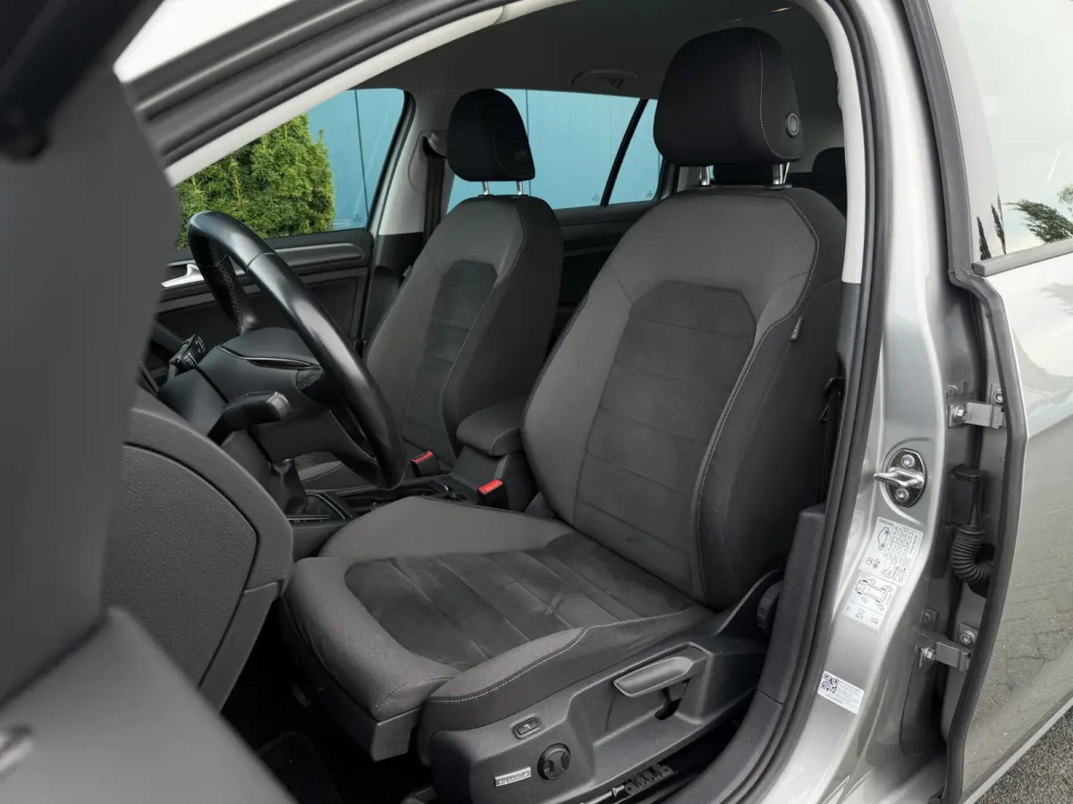 - 1.0 TSI Comfortline Business ADAPT.CRUISE | CARPLAY | STOELVERW | NAV | PDC | DAB