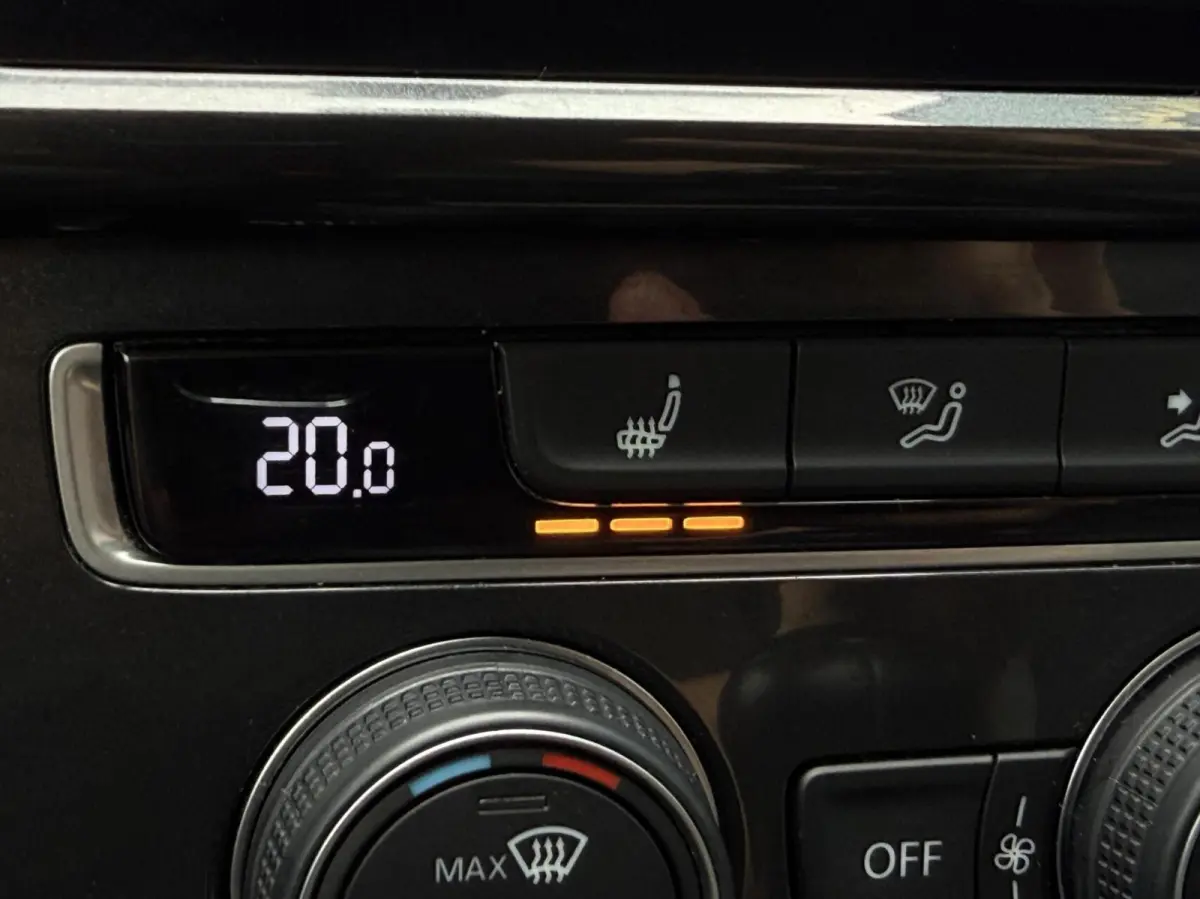 - 1.0 TSI Comfortline Business ADAPT.CRUISE | CARPLAY | STOELVERW | NAV | PDC | DAB