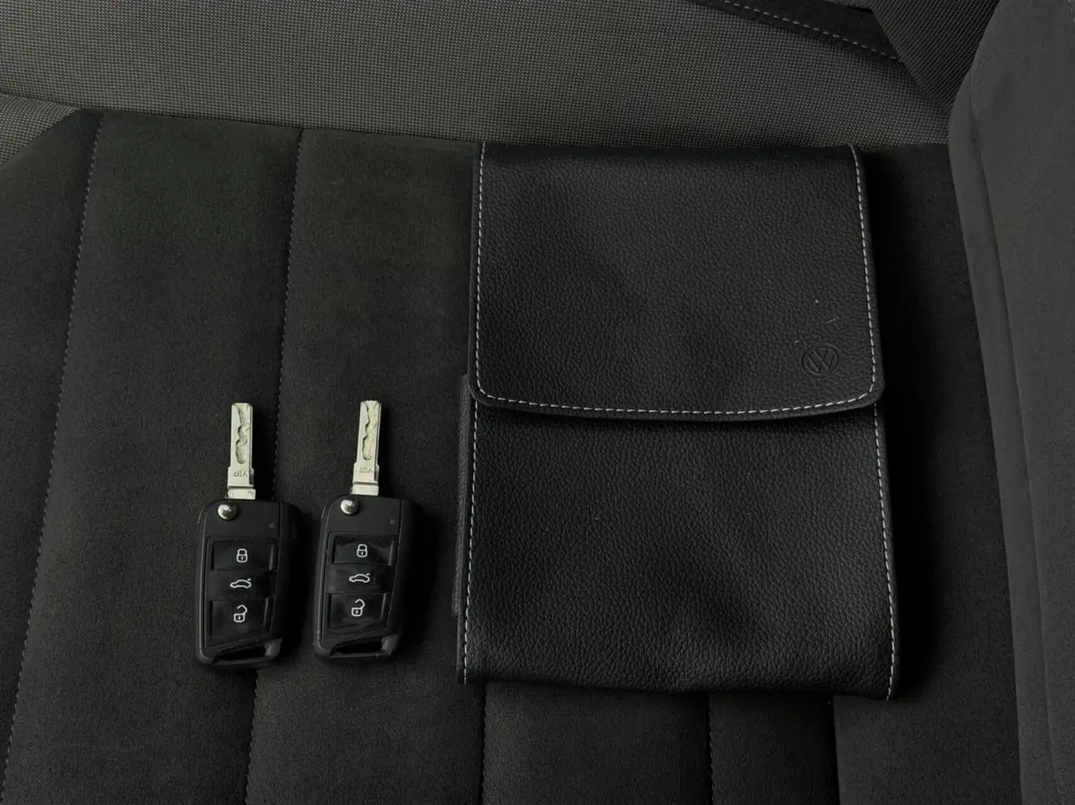 - 1.0 TSI Comfortline Business ADAPT.CRUISE | CARPLAY | STOELVERW | NAV | PDC | DAB